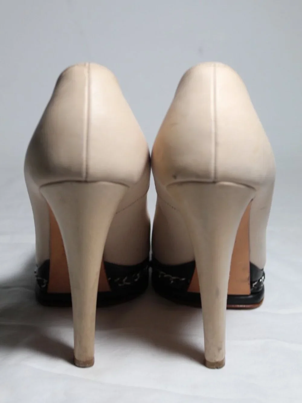 Chanel Two Tone Leather Tan Black Toe CC Cap Heels Pumps Chain Detail 40